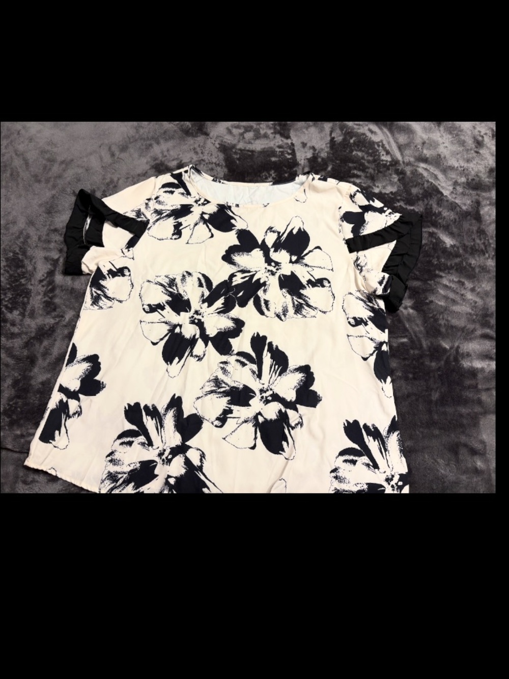 SHEIN Black & White Floral Round Neck Blouse